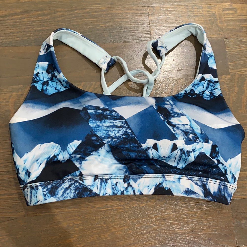 Sports bra w removable pads